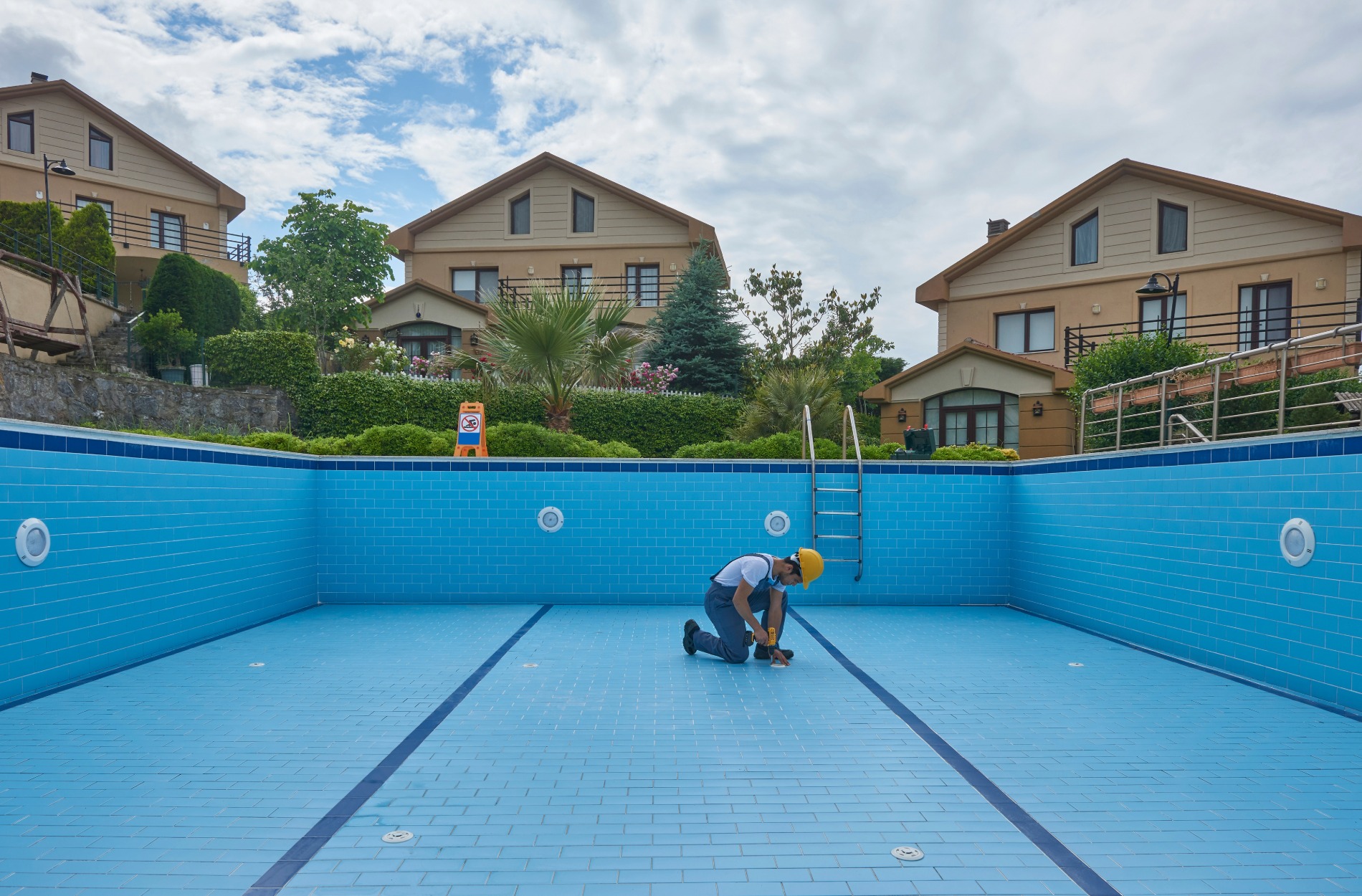 pool builder